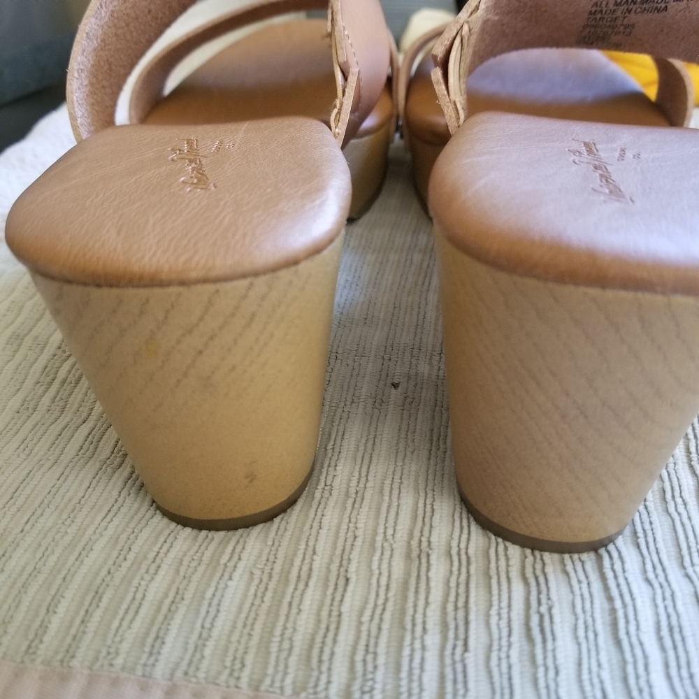 Universal Thread Shoes - Picture 4 of 8
